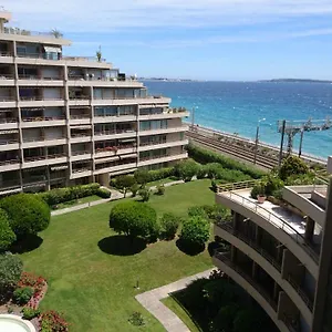 https://beau-studio-refait-a-neuf-cannes.fr-provencehotel.com