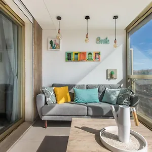 https://admire-panoramic-ocean-views-through-walls-of-windows.fr-provencehotel.com